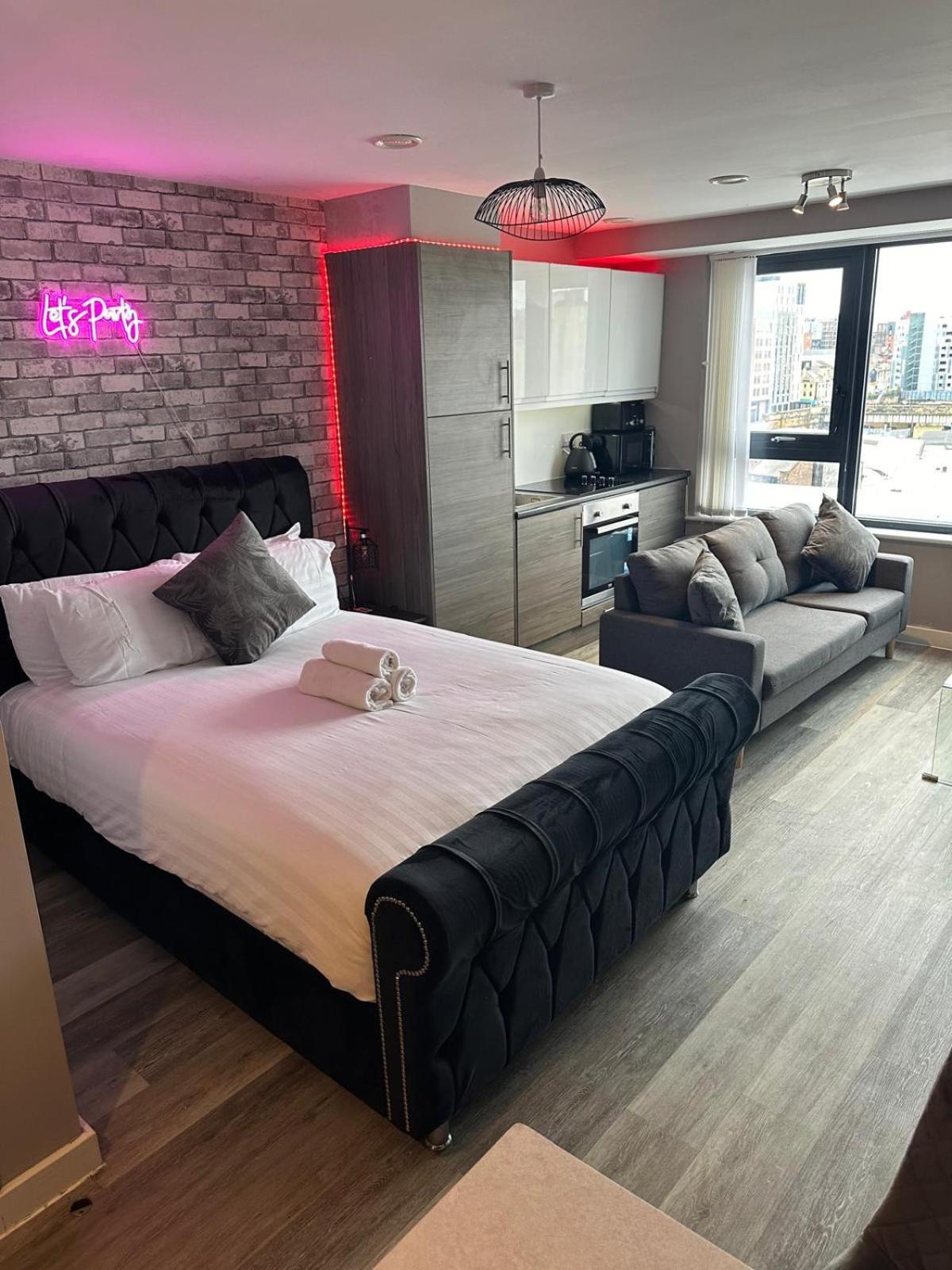 Stunning City View Studio Apartment Ливърпул Екстериор снимка